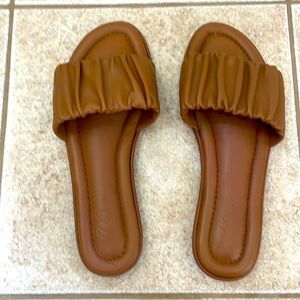 J crew Minorca scrunching-strap slides in leather.